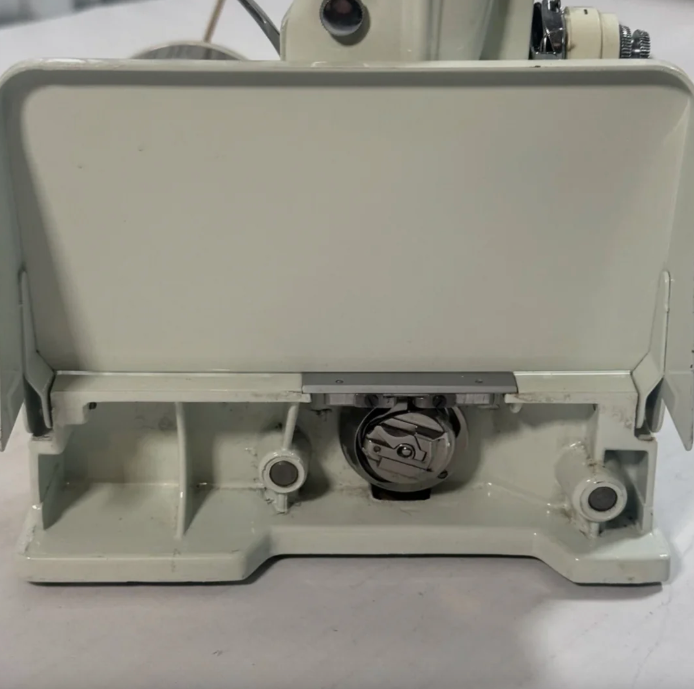Vintage 1964 Singer 221K Featherweight Sewing Machine β Rare White/Green Finish β Fully Tested