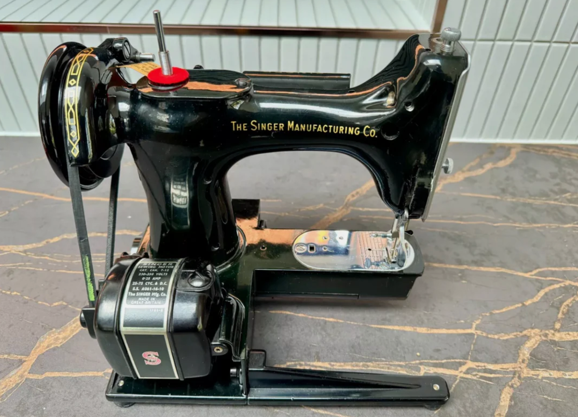 1960s Singer 222K Featherweight Sewing Machine | Red "S" Badge | Fully Serviced | Dual Voltage + Zigzag & Case