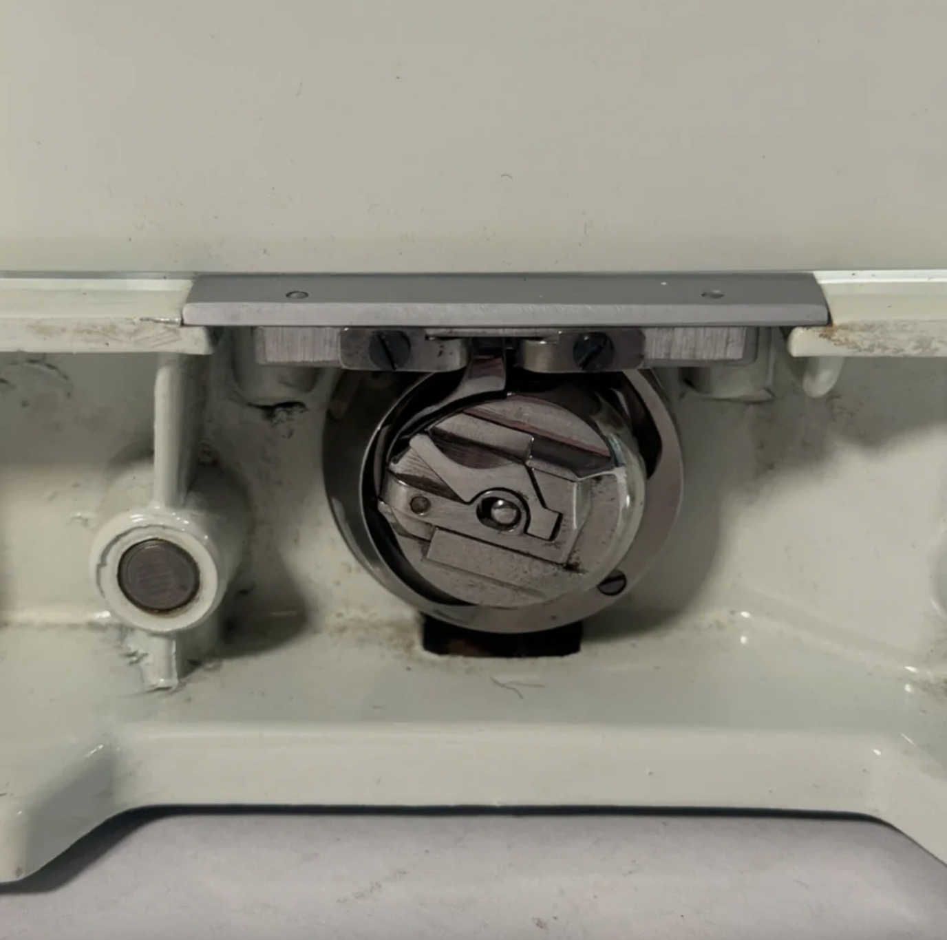 Vintage 1964 Singer 221K Featherweight Sewing Machine β Rare White/Green Finish β Fully Tested