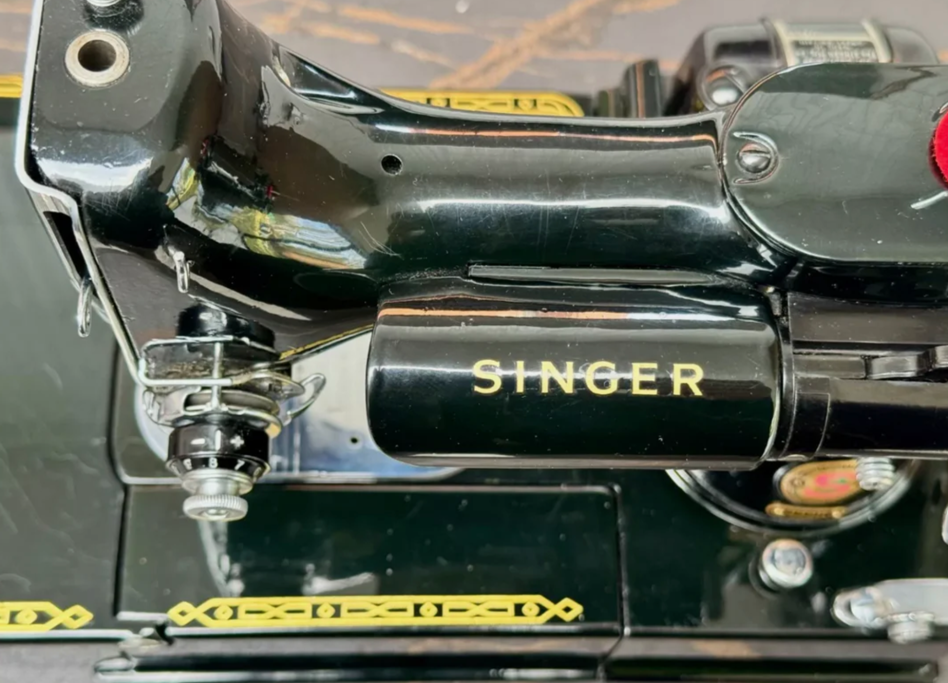 1960s Singer 222K Featherweight Sewing Machine | Red "S" Badge | Fully Serviced | Dual Voltage + Zigzag & Case