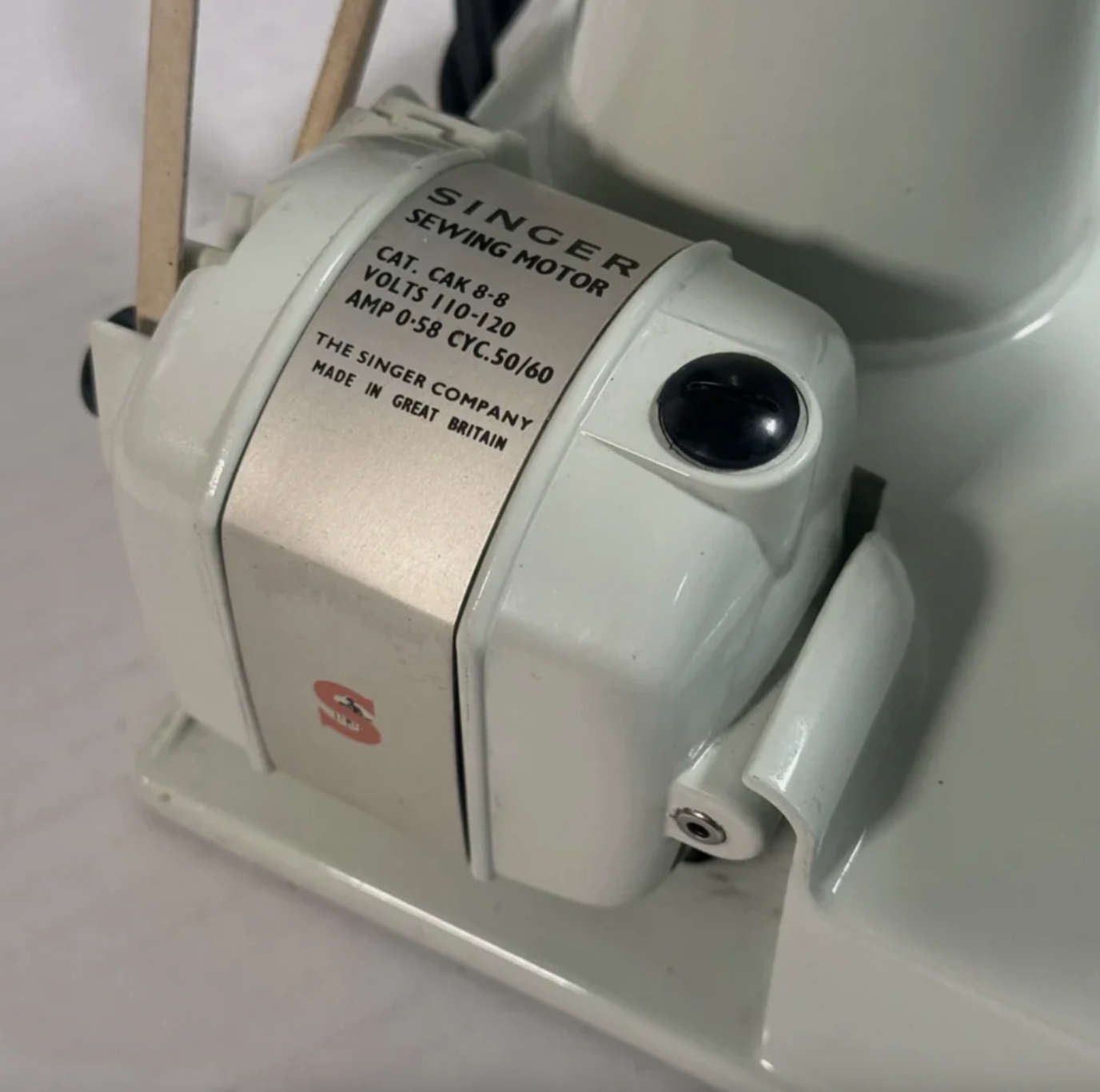 Vintage 1964 Singer 221K Featherweight Sewing Machine β Rare White/Green Finish β Fully Tested