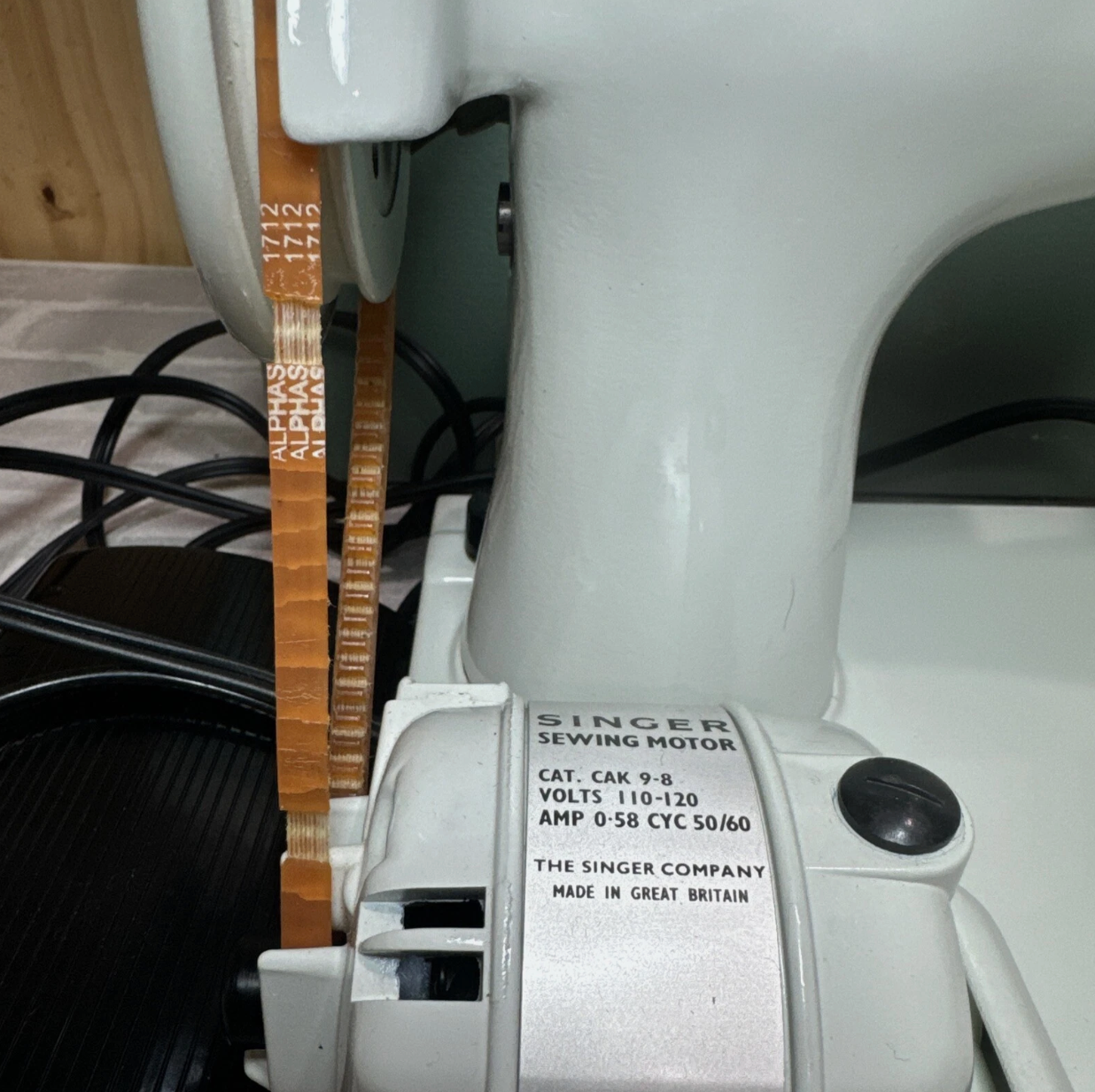 Vintage 1964 Singer Featherweight 221 Sewing Machine w/ Case, Manual, Accessories – White – All Original Parts