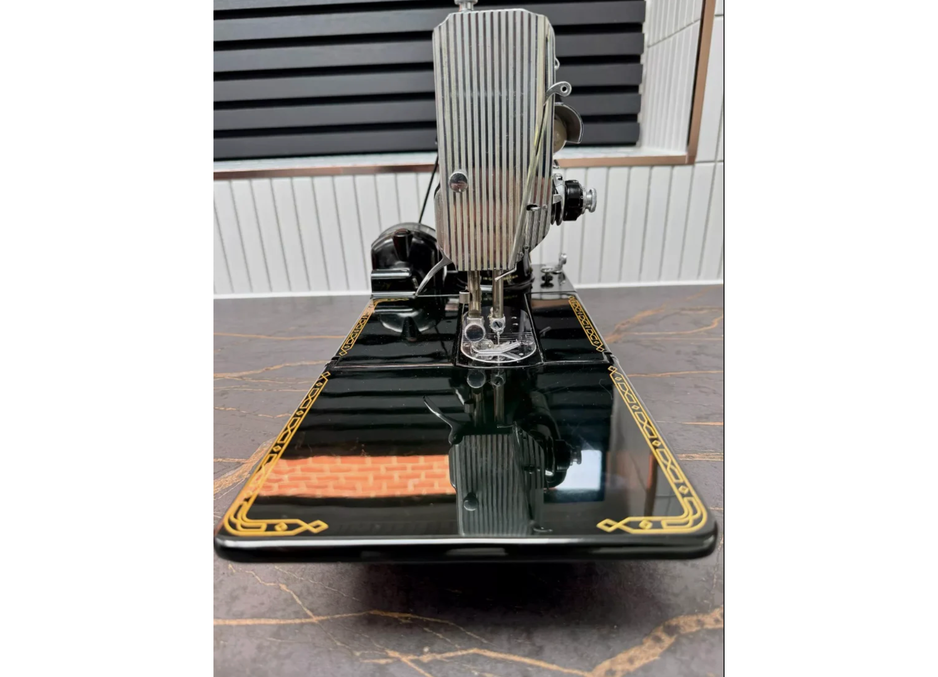 1960s Singer 222K Featherweight Sewing Machine | Red "S" Badge | Fully Serviced | Dual Voltage + Zigzag & Case