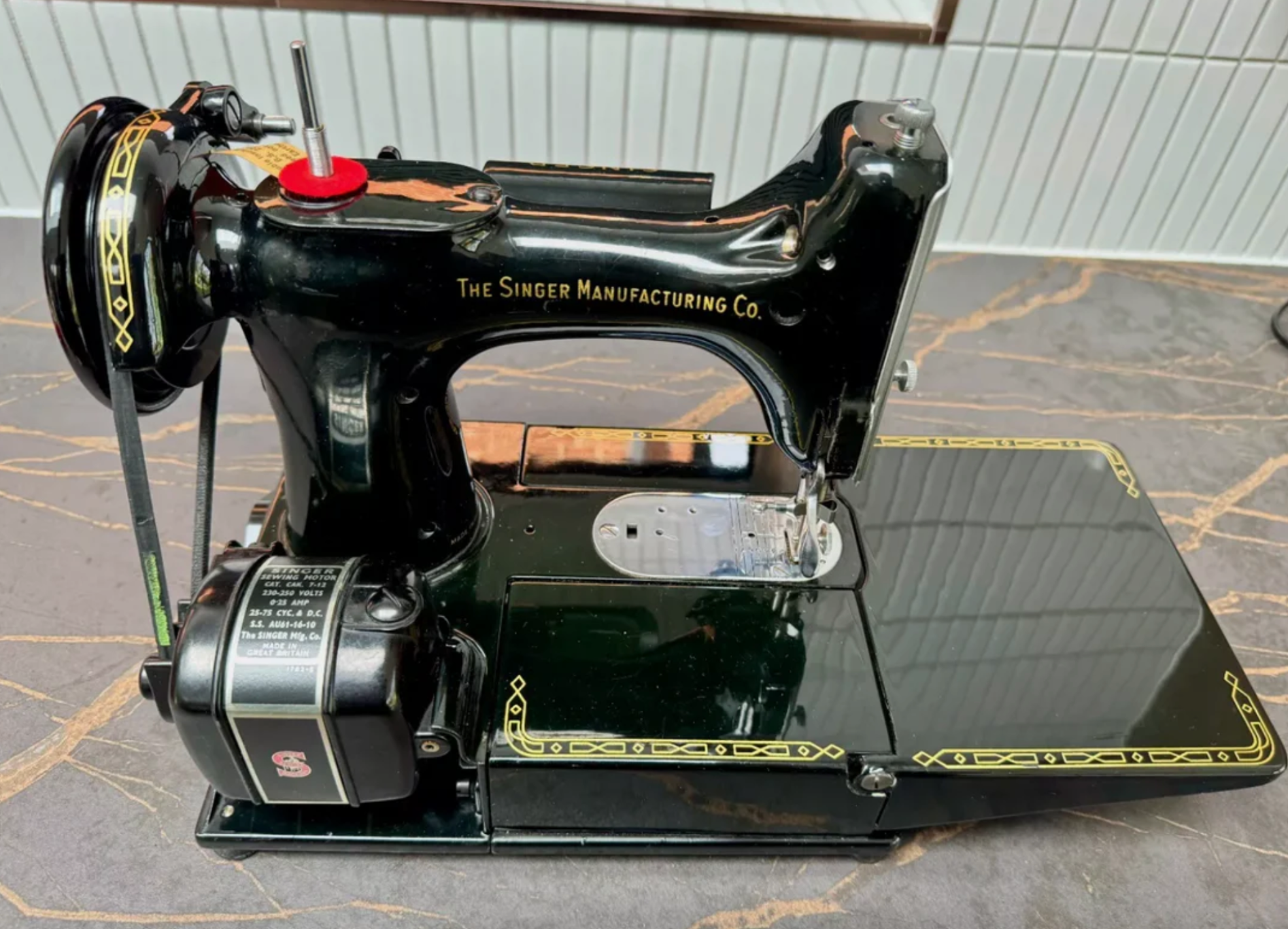 1960s Singer 222K Featherweight Sewing Machine | Red "S" Badge | Fully Serviced | Dual Voltage + Zigzag & Case