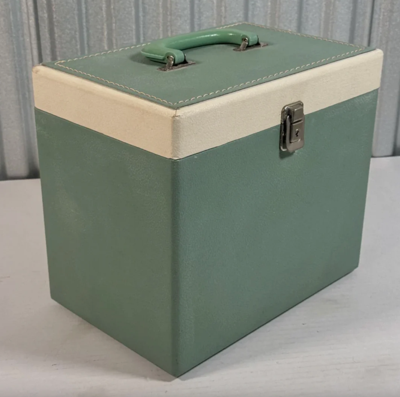 Vintage 1964 Singer 221K Featherweight Sewing Machine β Rare White/Green Finish β Fully Tested