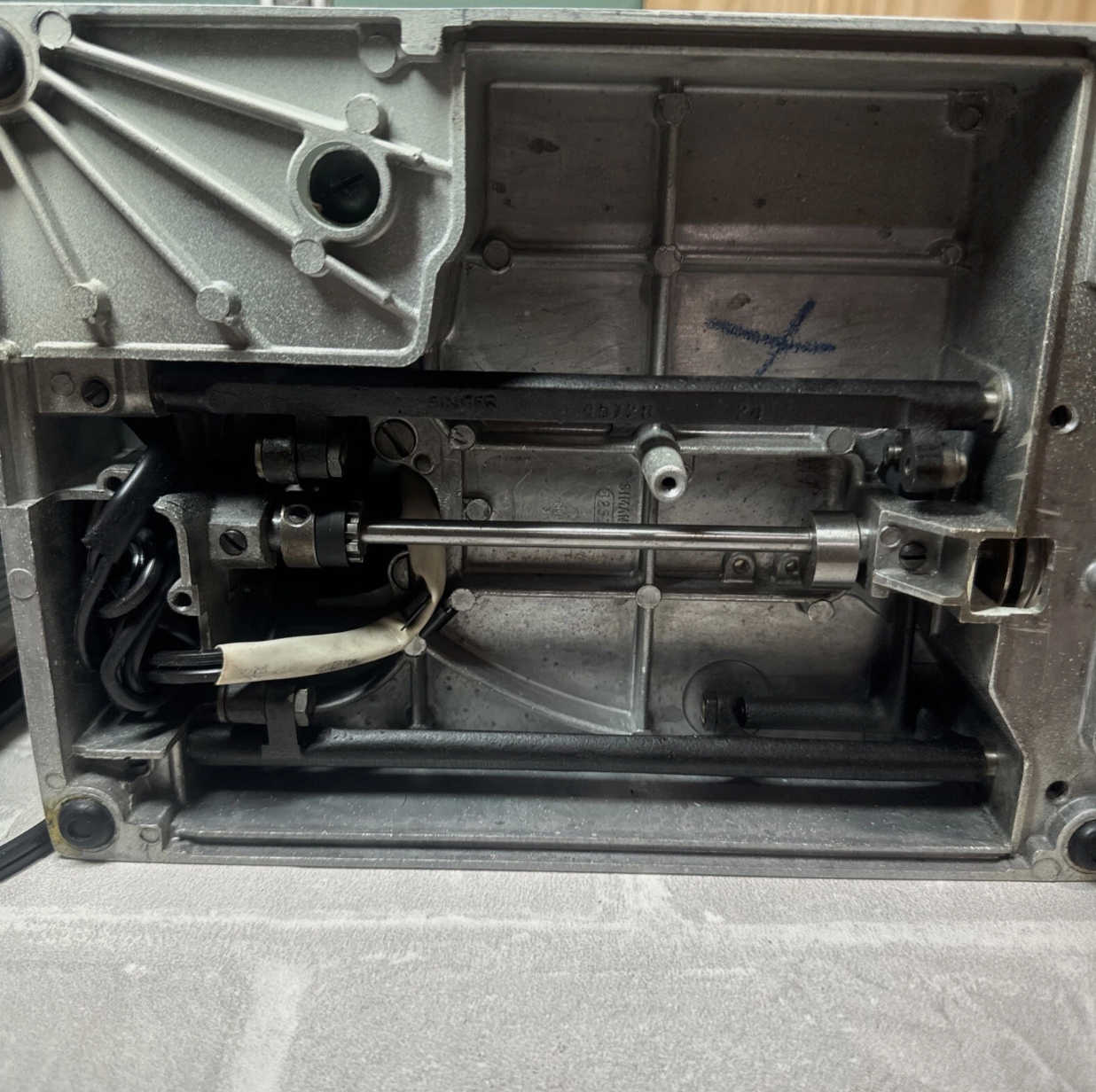 Vintage 1964 Singer Featherweight 221 Sewing Machine w/ Case, Manual, Accessories – White – All Original Parts