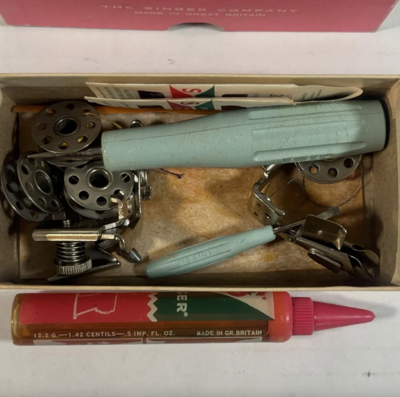 Vintage 1964 Singer 221K Featherweight Sewing Machine β Rare White/Green Finish β Fully Tested