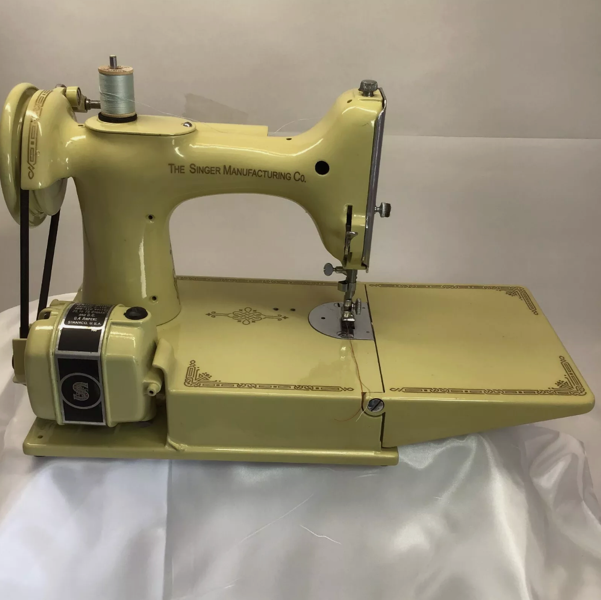 Vintage Yellow Singer Featherweight 221 | Powder Coated Sewing Machine | Refurbished 1950s Classic | Quilter’s Dream Machine