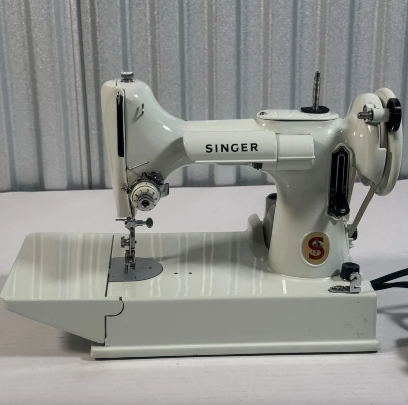 Vintage 1964 Singer 221K Featherweight Sewing Machine β Rare White/Green Finish β Fully Tested