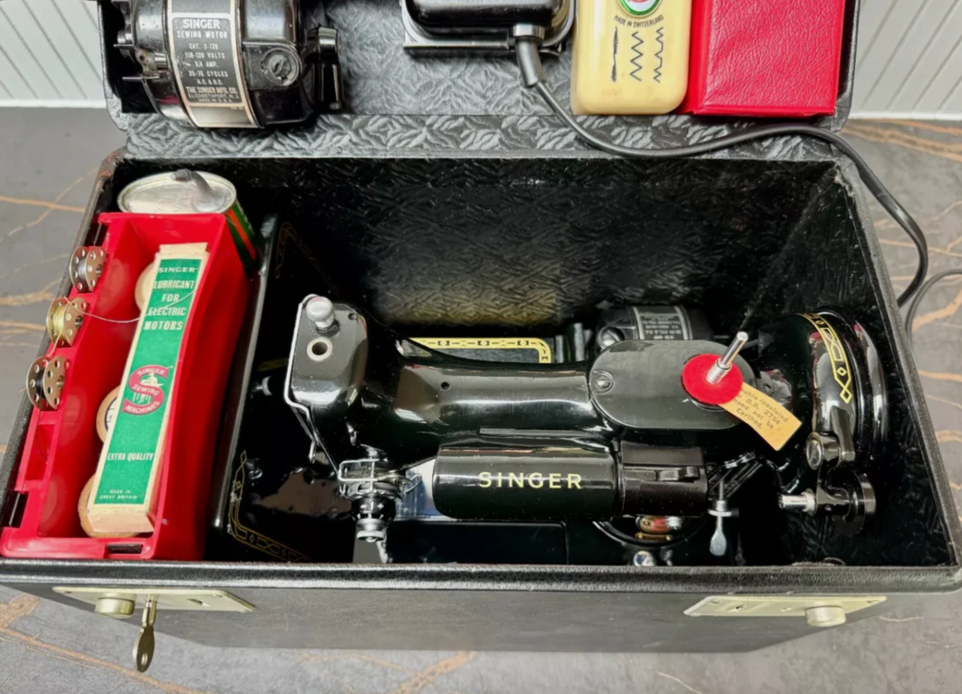 1960s Singer 222K Featherweight Sewing Machine | Red "S" Badge | Fully Serviced | Dual Voltage + Zigzag & Case