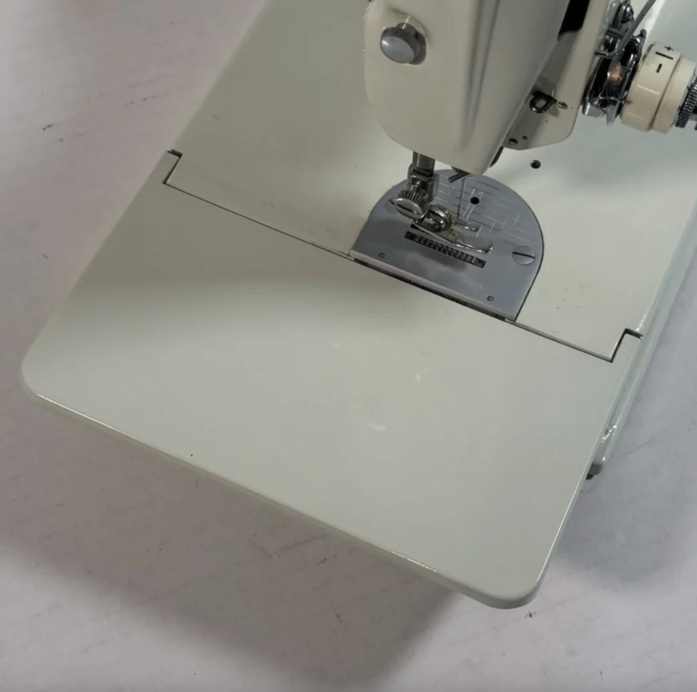 Vintage 1964 Singer 221K Featherweight Sewing Machine β Rare White/Green Finish β Fully Tested
