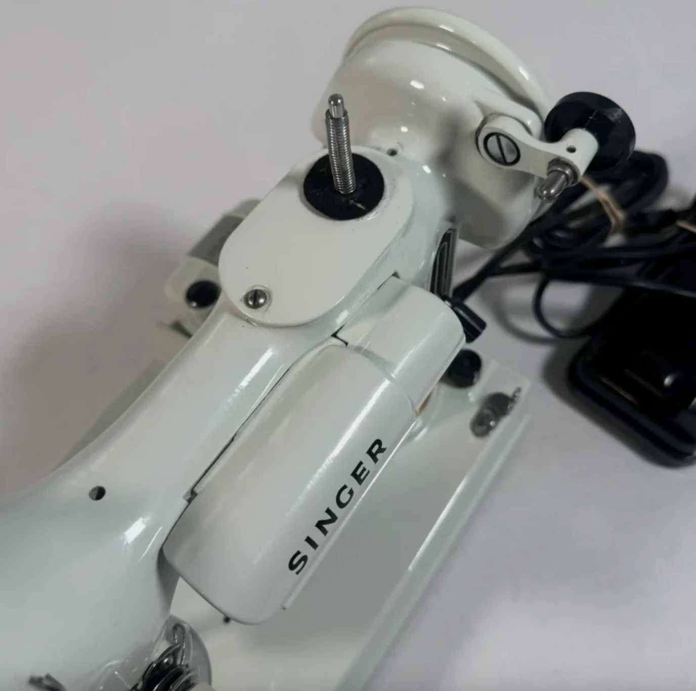 Vintage 1964 Singer 221K Featherweight Sewing Machine β Rare White/Green Finish β Fully Tested