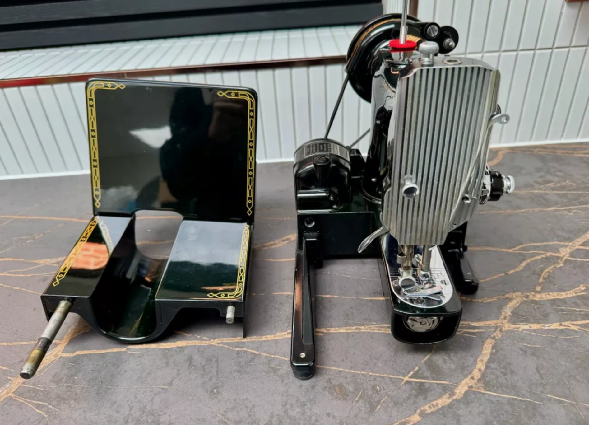 1960s Singer 222K Featherweight Sewing Machine | Red "S" Badge | Fully Serviced | Dual Voltage + Zigzag & Case