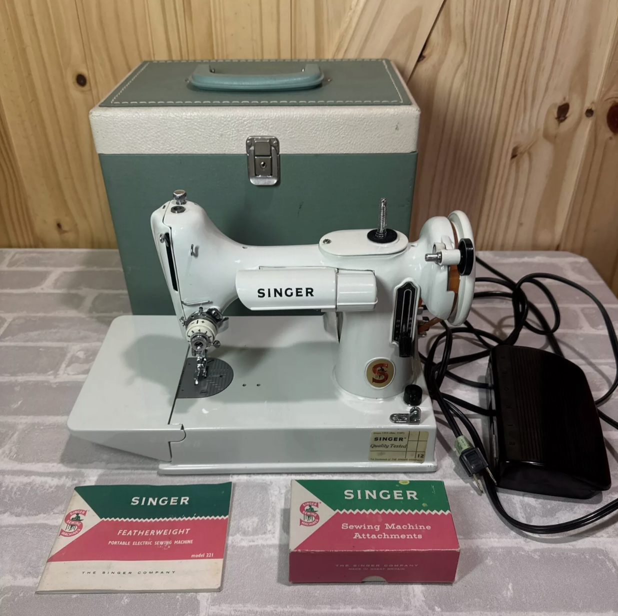 Vintage 1964 Singer Featherweight 221 Sewing Machine w/ Case, Manual, Accessories – White – All Original Parts