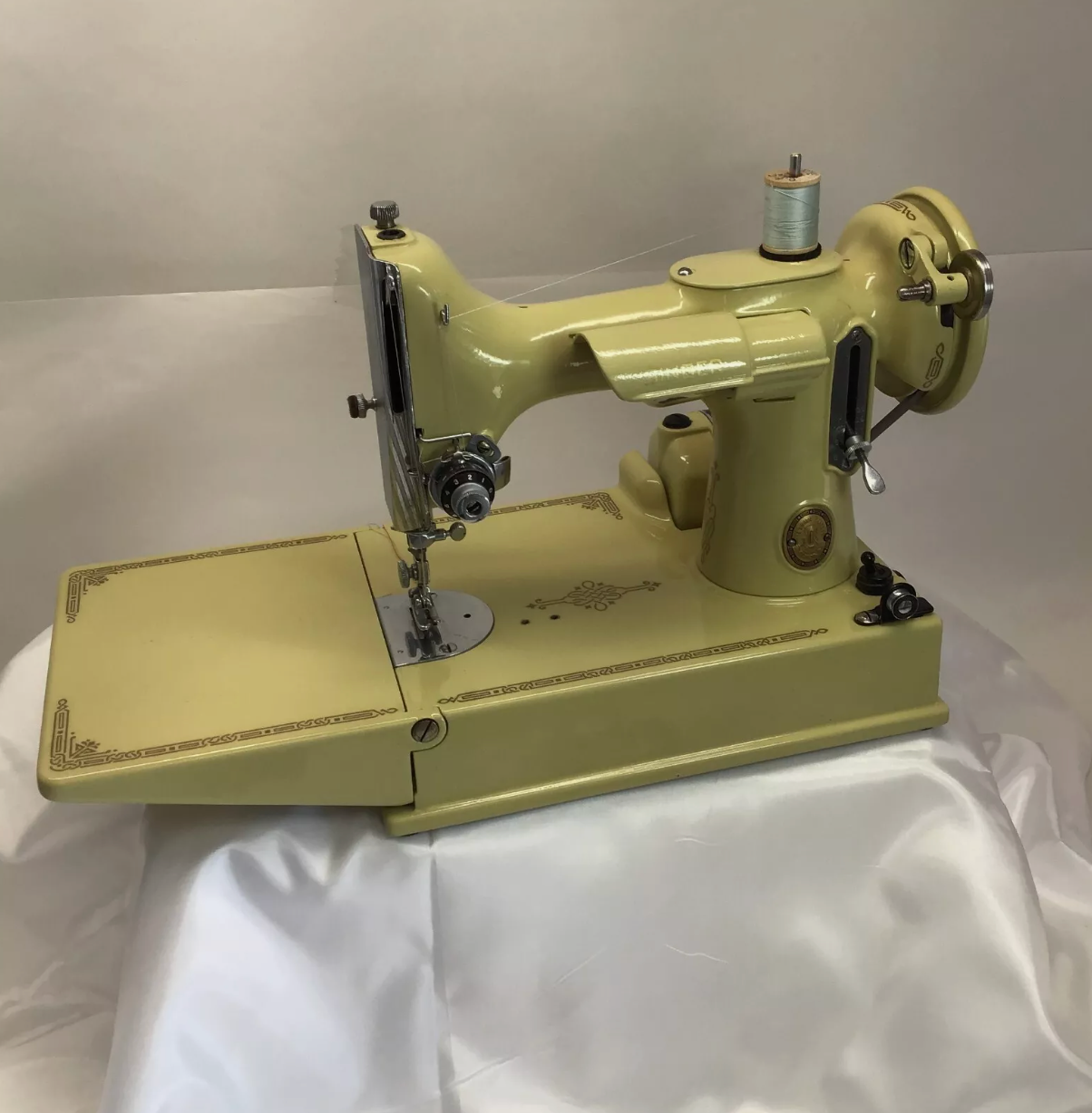 Vintage Yellow Singer Featherweight 221 | Powder Coated Sewing Machine | Refurbished 1950s Classic | Quilter’s Dream Machine